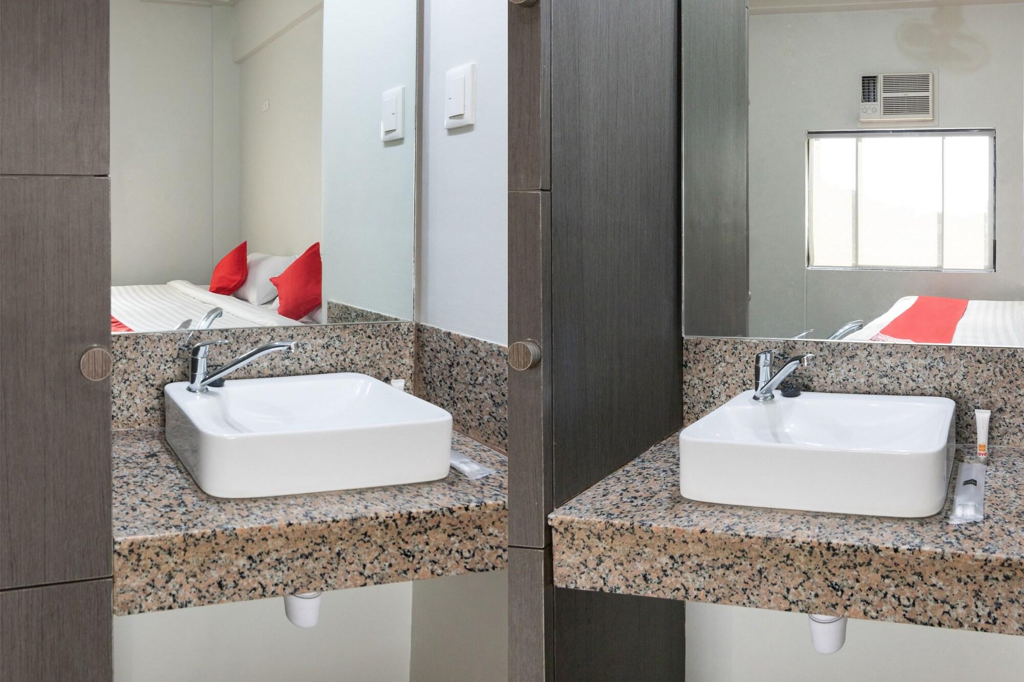 Oyo 136 Regal Residences Quezon City Esterno foto