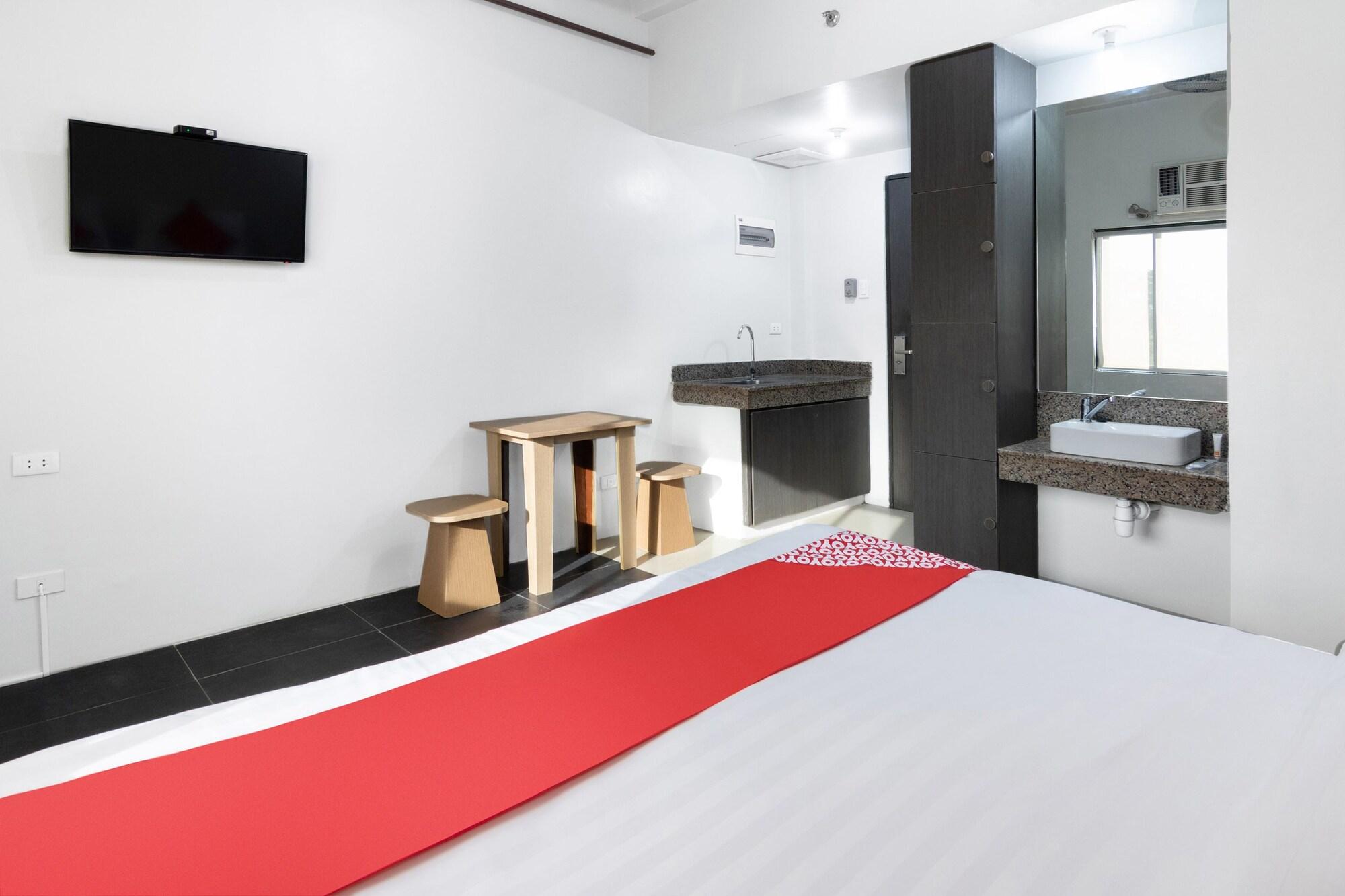 Oyo 136 Regal Residences Quezon City Esterno foto