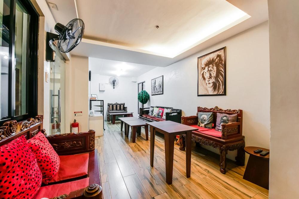 Oyo 136 Regal Residences Quezon City Esterno foto