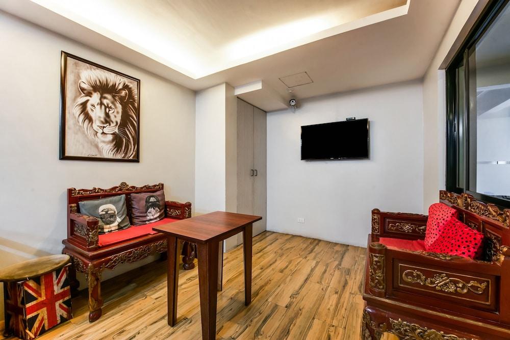 Oyo 136 Regal Residences Quezon City Esterno foto
