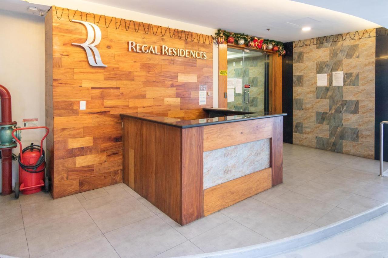 Oyo 136 Regal Residences Quezon City Esterno foto