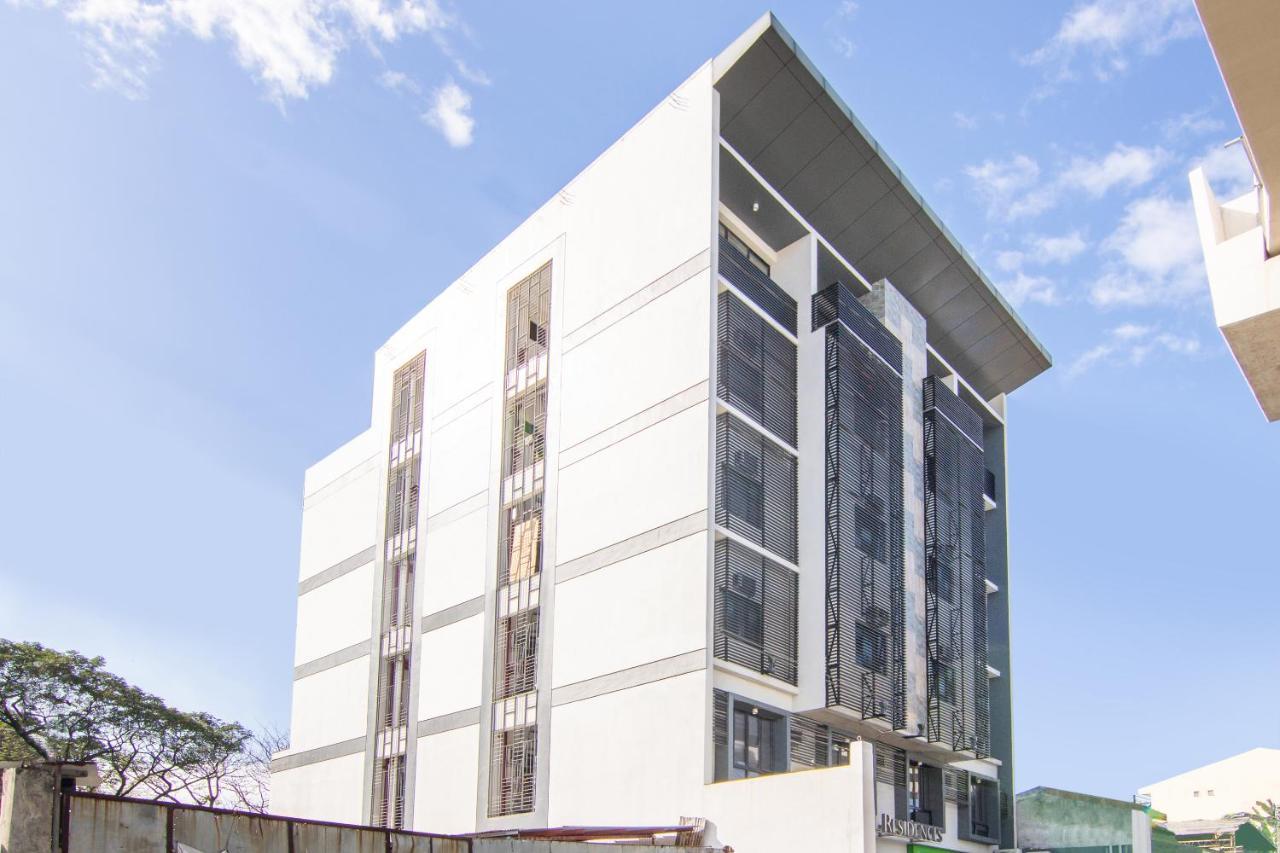 Oyo 136 Regal Residences Quezon City Esterno foto