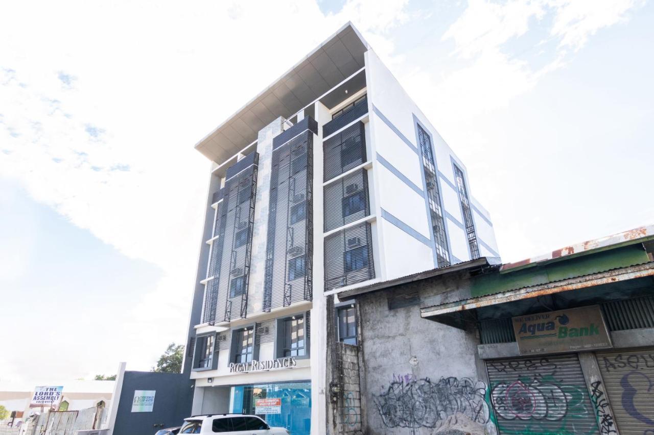 Oyo 136 Regal Residences Quezon City Esterno foto